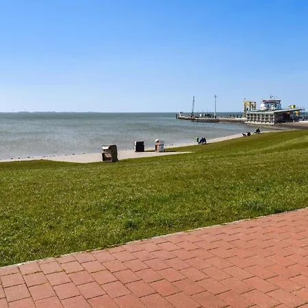 Apartment 2 Bedroom Lovely In